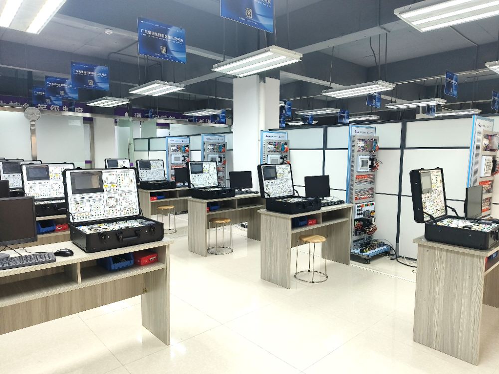 广东数字孪生低压照明柜定做案例看这里！10年专利团队助你提升电工考核通过率